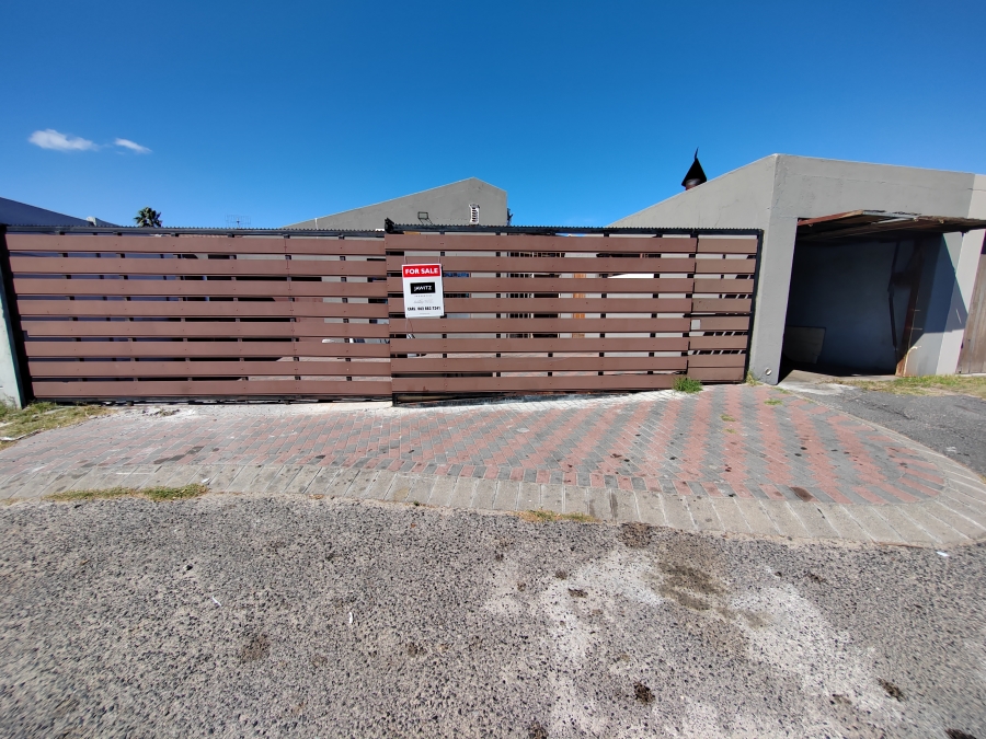 5 Bedroom Property for Sale in Park Village Western Cape